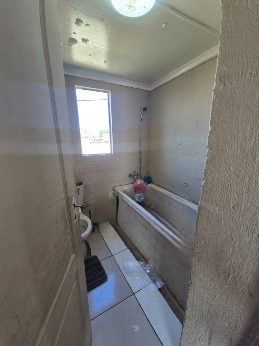 2 Bedroom Property for Sale in Kwa Nobuhle Eastern Cape